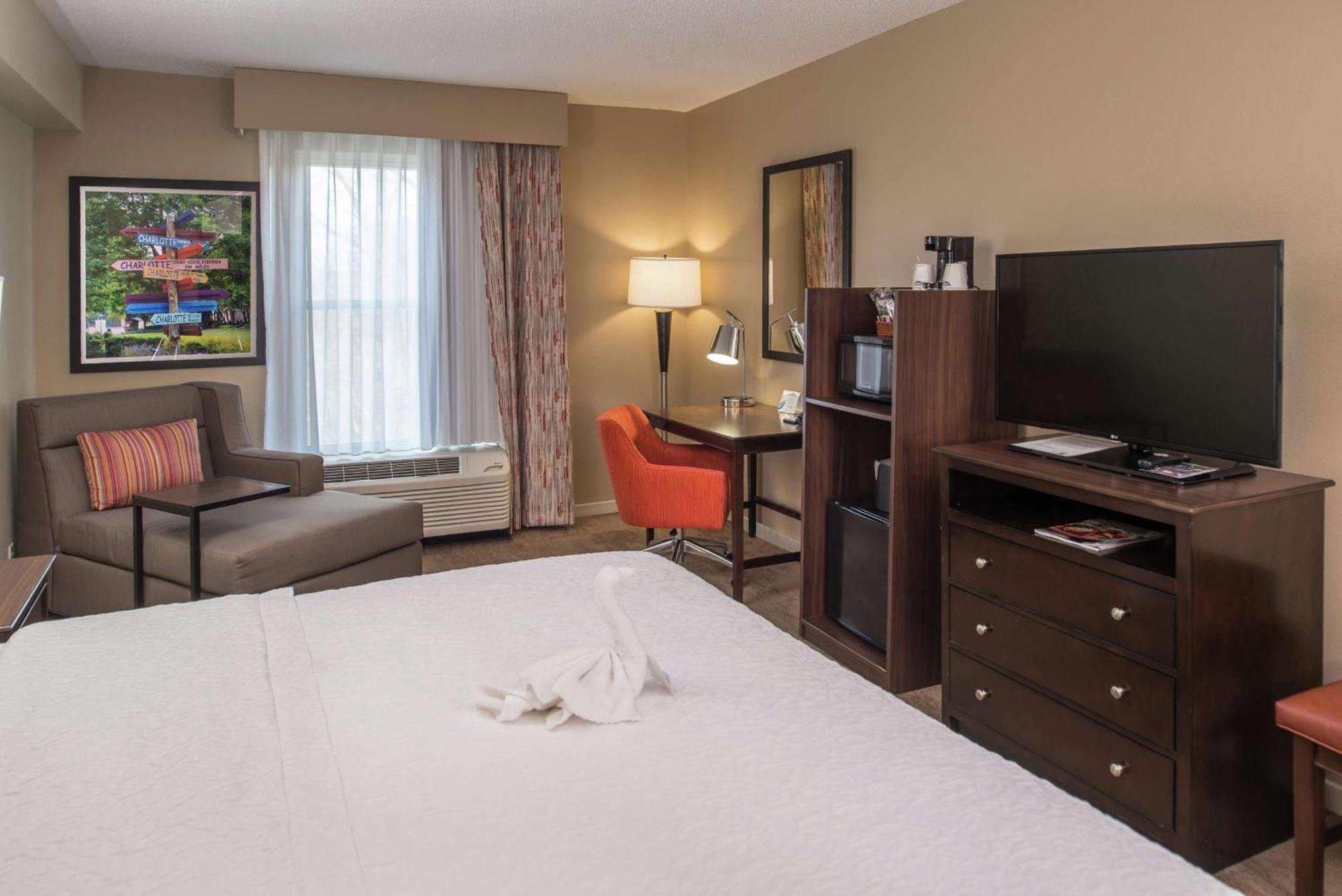 Hampton Inn & Suites Charlotte Arrowood Rd Exterior foto